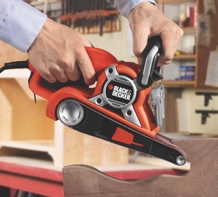 BLACK+DECKER SZLIFIERKA TAŚMOWA 720W KA88 75x533mm BLACK+DECKER SZLIFIERKA TAŚMOWA 720W KA88 75x533mm