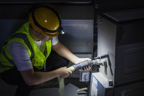 AWTOOLS LATARKA CZOŁOWA LED 800LM SUNTRAIL