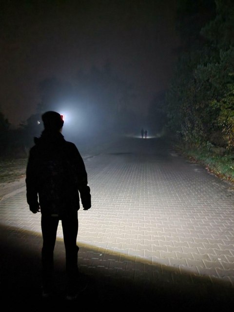 AWTOOLS LATARKA CZOŁOWA FRONTE COB LED Z CZUJNIKIEM RUCHU BLACK LINE